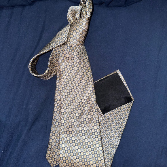 croft & barrow Other - Croft & Barrow Geometric Gold and Black Tie